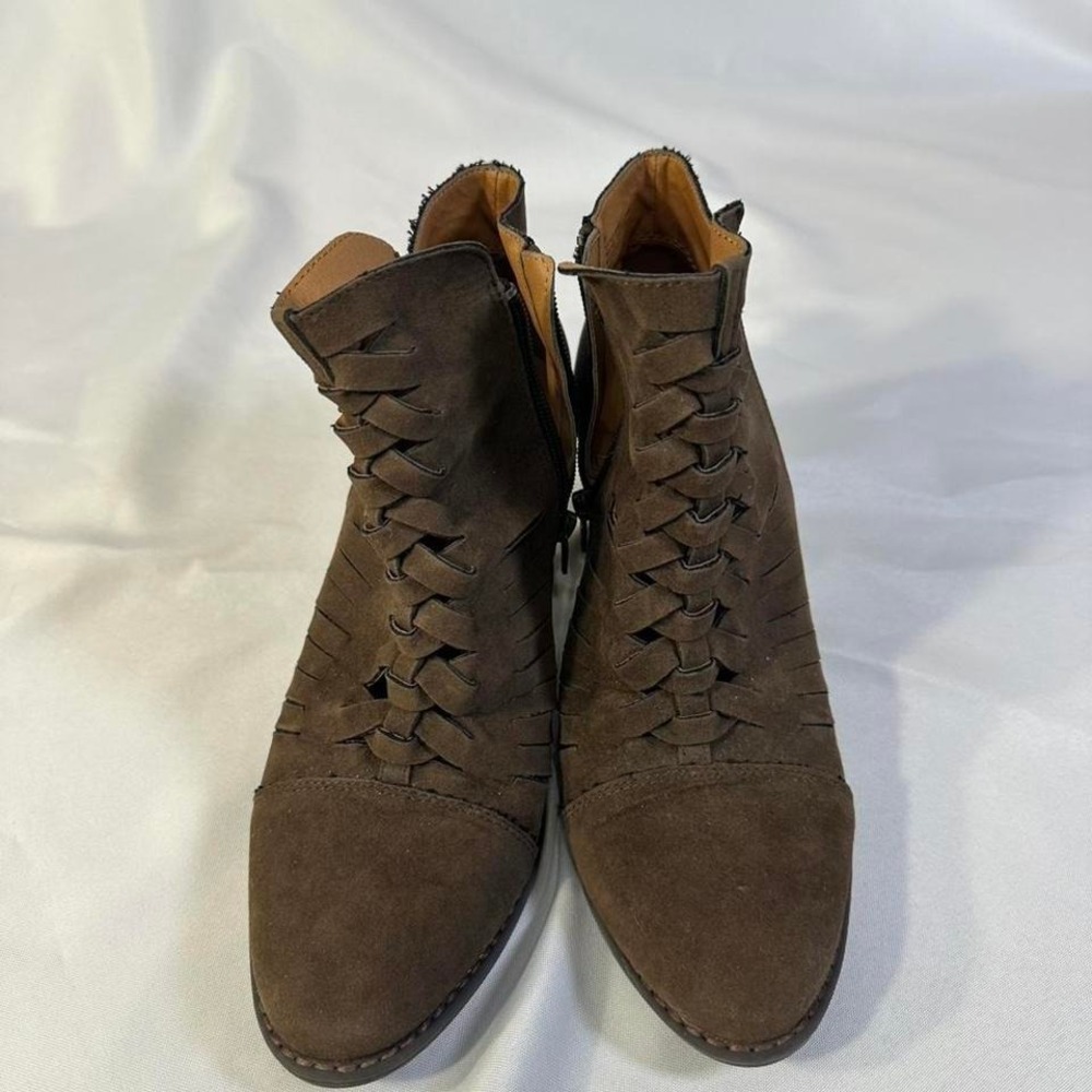 Brown suede, they stuffed ankle boots with fringe detail